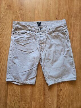 H&M men's light gray denim slim fit shorts - size 32
